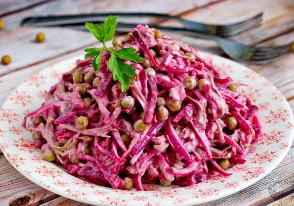 Простой салат из свеклы