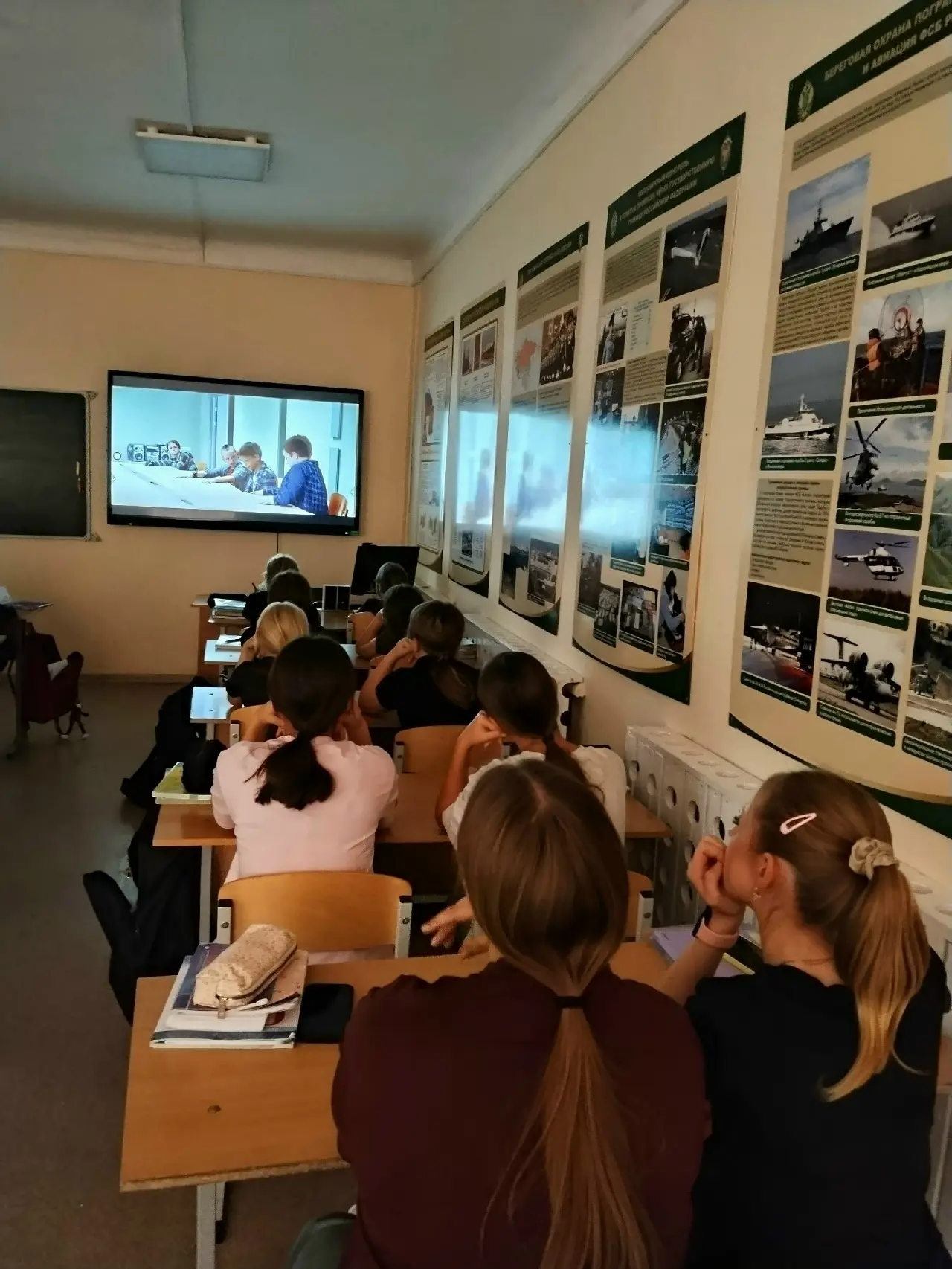 Сегодня в з взводе проведено занятие с просмотром видео-урока.