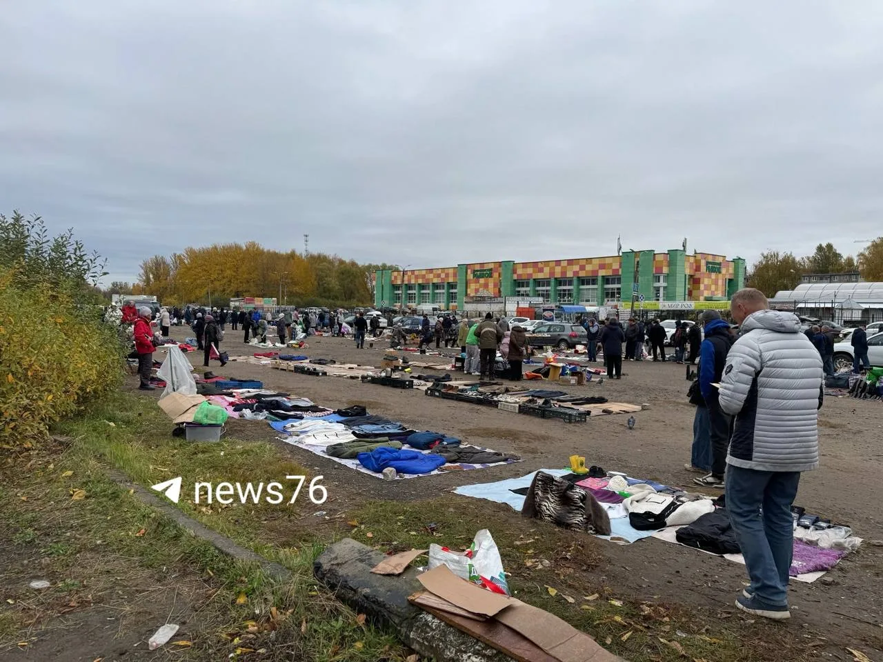 💬 В любое время года в Брагине по выходным устраивают барахолку