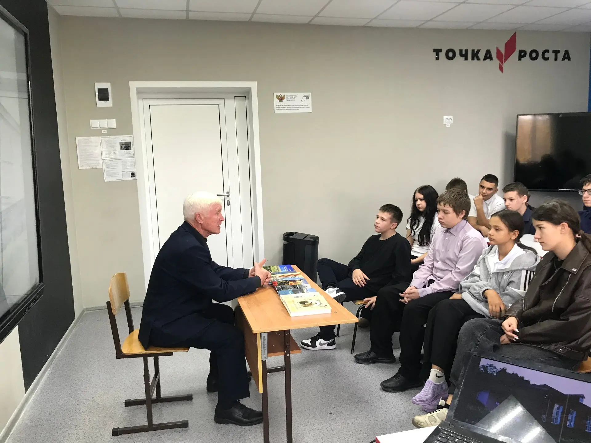 «Тамбовские фамилии. Код предков» — это тема встречи учащихся  филиала МБОУ « Стрелецка...