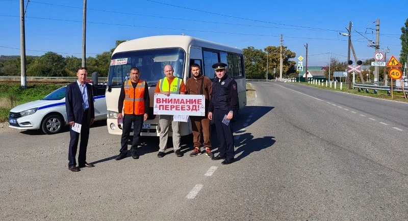🚦В Адыгее сотрудники Госавтоинспекции и железнодорожники призвали водителей к бдительн...