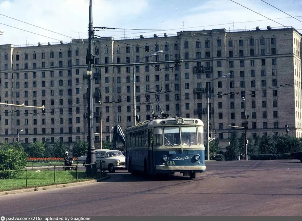 Кутузовский проспект у поворота на ул. Генерала Ермолова 1973