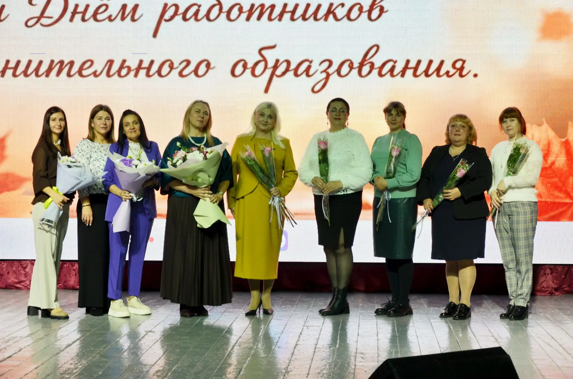 🍁 Сердца, отдающие свет: в Шимановске чествовали педагогов!
