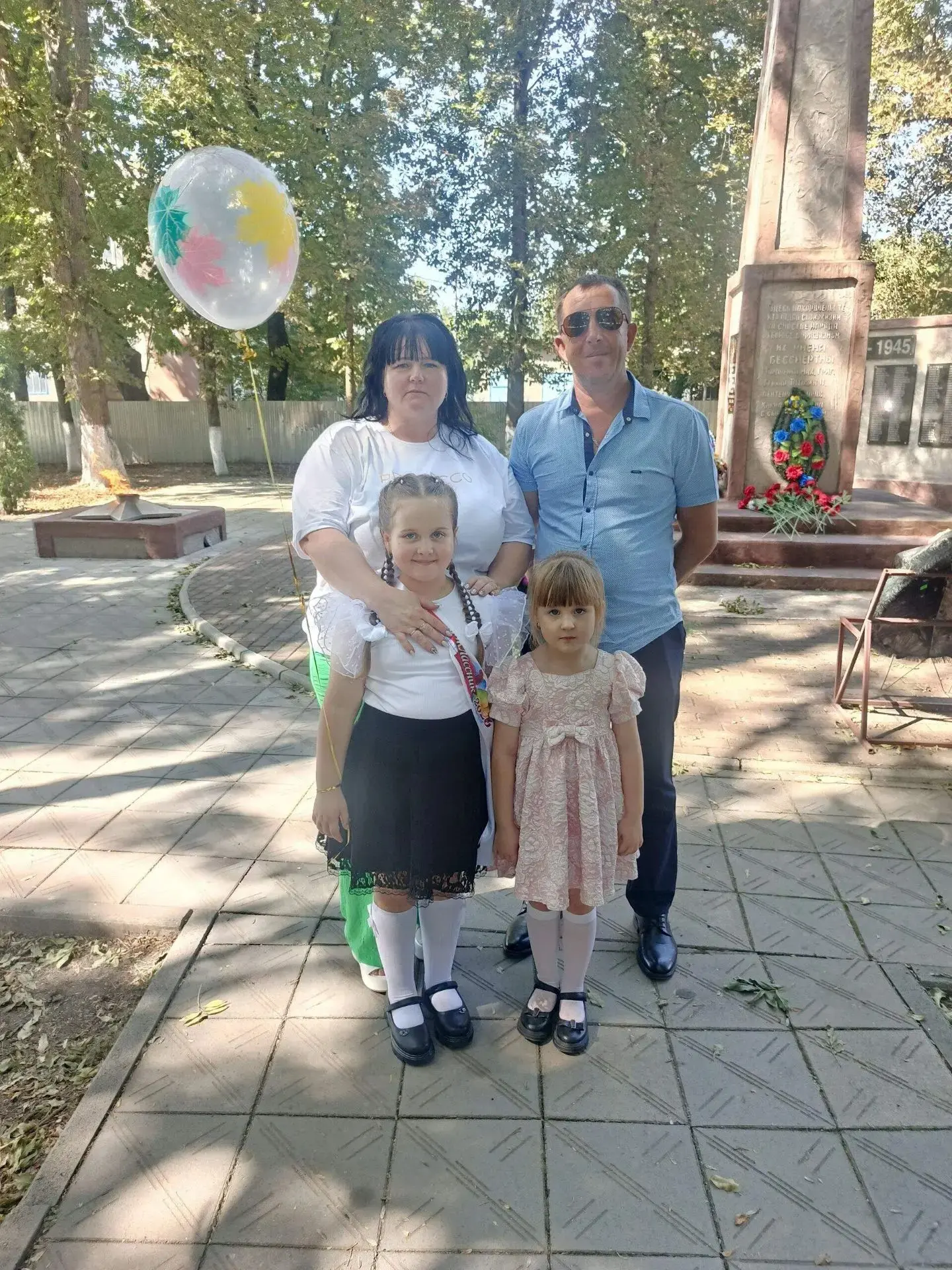 Участники фотоакции Азимов Виктор с супругой Анной и дочерьми Эльвирой и Кариной из ста...