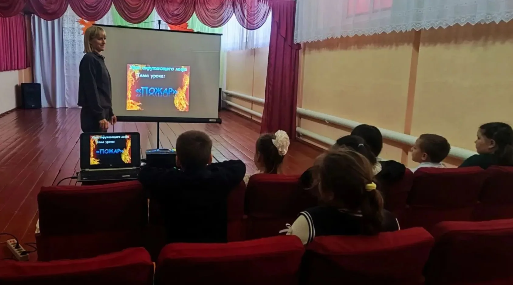 В рамках Единого дня безопасности в ДК «Бурненский» состоялась профилактическая беседа ...