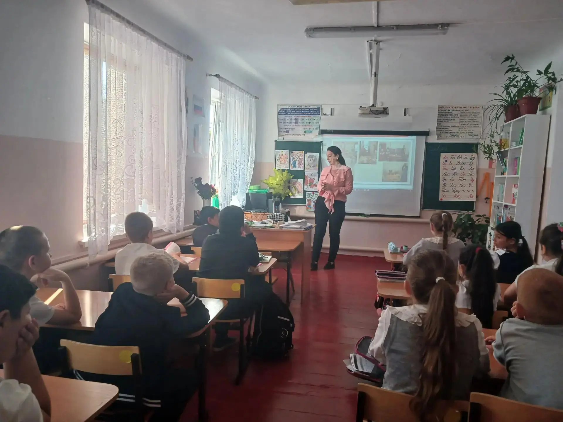 Сегодня сотрудник Сельского дома х. Нижнеподпольный провел для учащихся филиала №2 МБОУ...