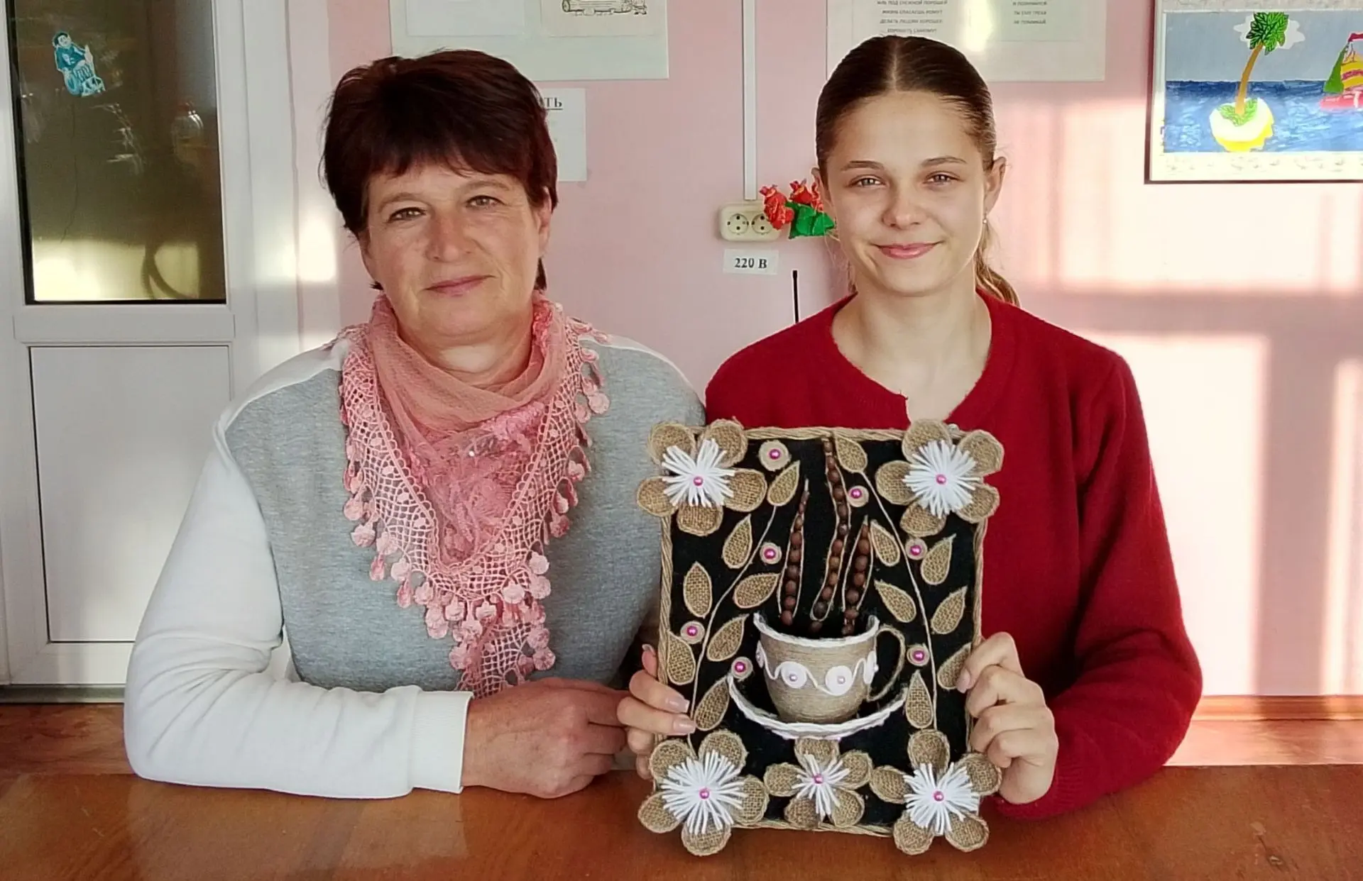 Сегодня рукоделие джутовым шпагатом и мешковиной очень популярно. Это удивительный мате...