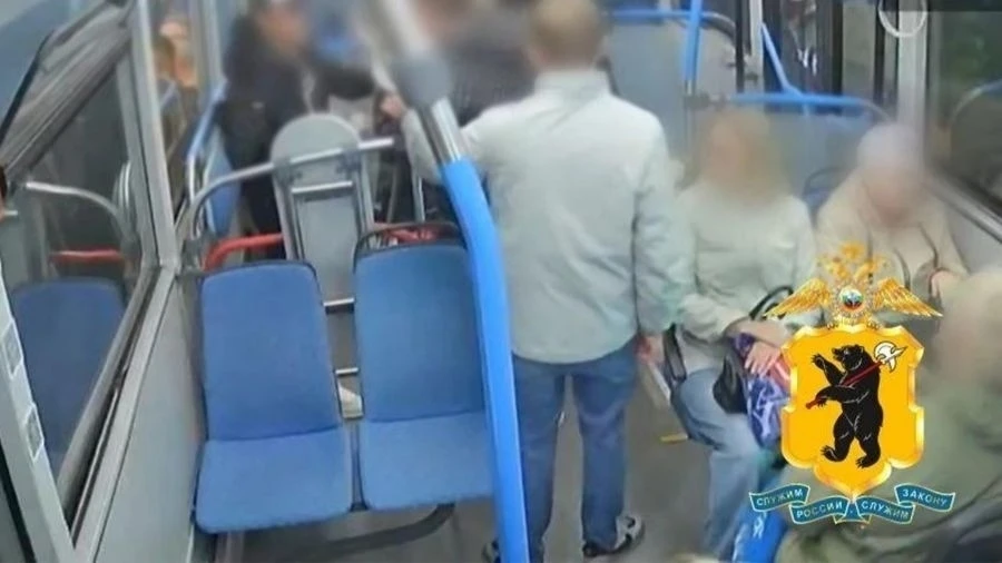 В Ярославле 41-летний пассажир автобуса угрожал ножом подростку
