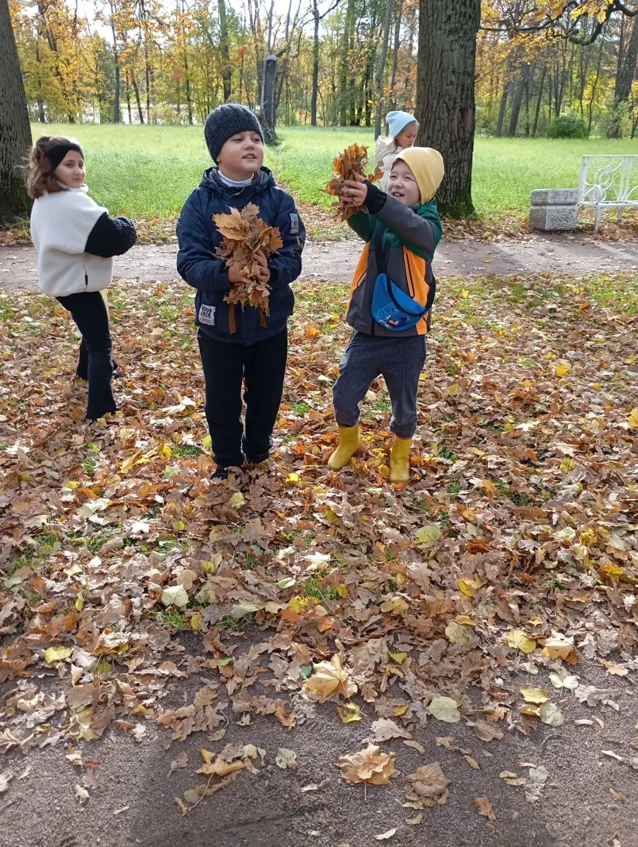 7 октября ученики 2 класса отправились в гости к осени 🍁Екатерининский парк встретил н...