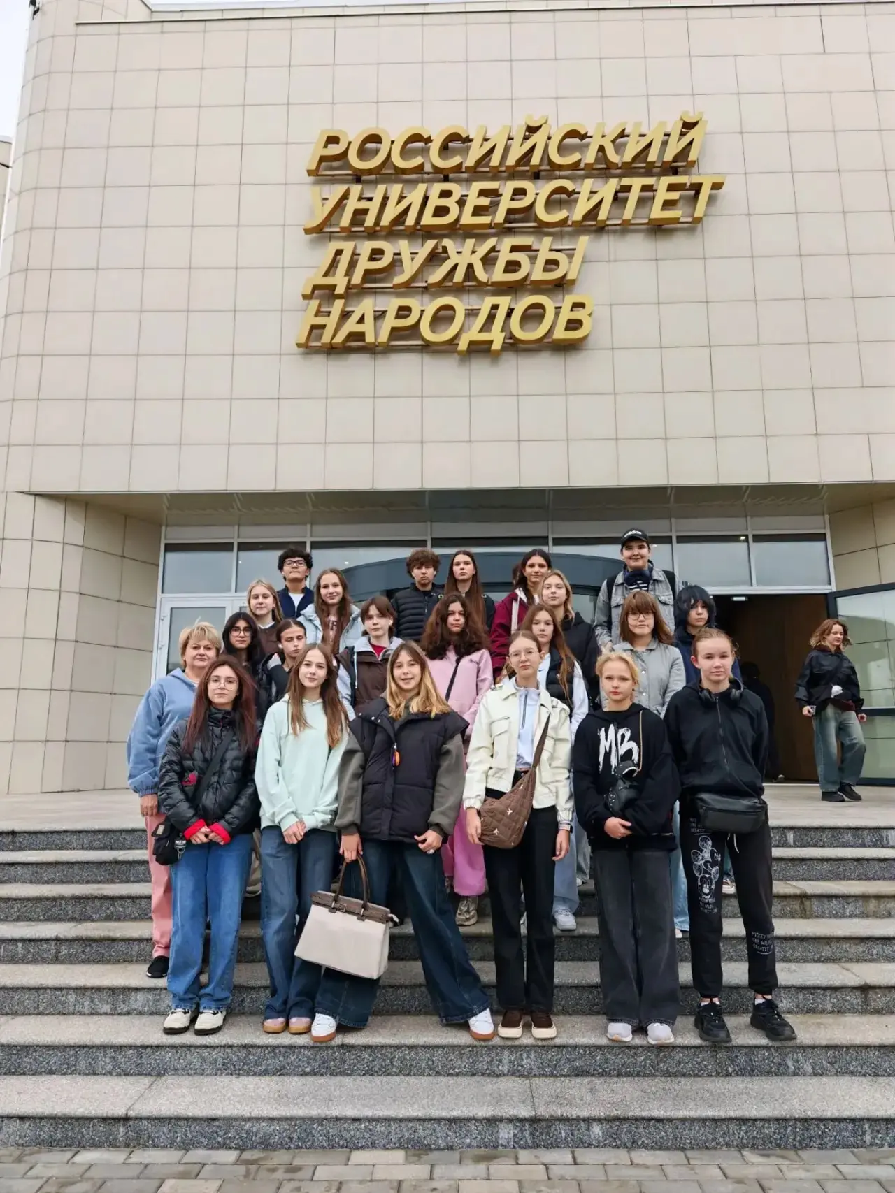 🎓 8 «Е» класс естественно-научной вертикали начал учебный год с посещения фестиваля в ...