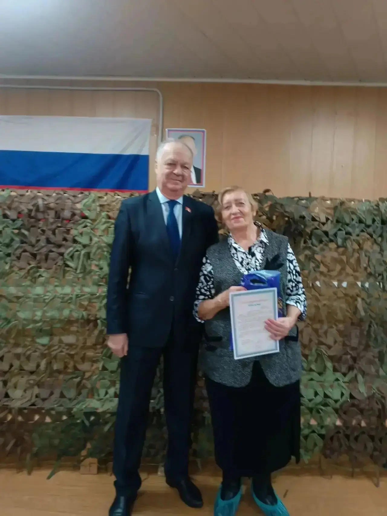 🏅Депутат Нижнетагильской думы Антонов Владимир Иванович наградил Благодарственным пись...