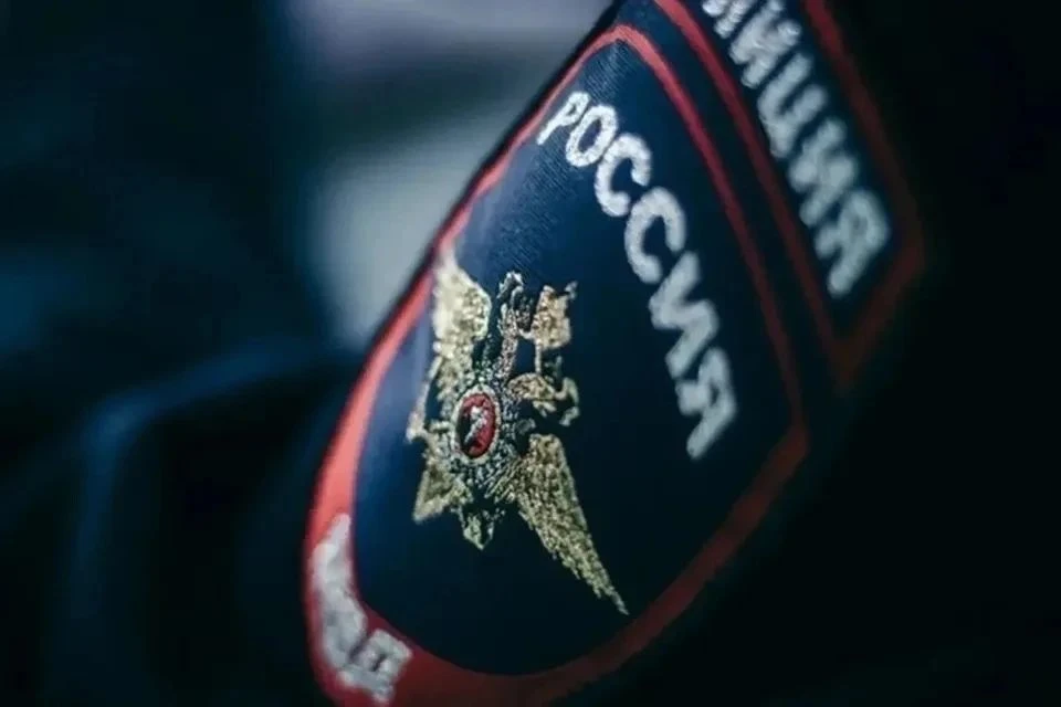 Полицейские задержали неадеквата с ножом у площади Блюхера, он порезал подростка ❗️