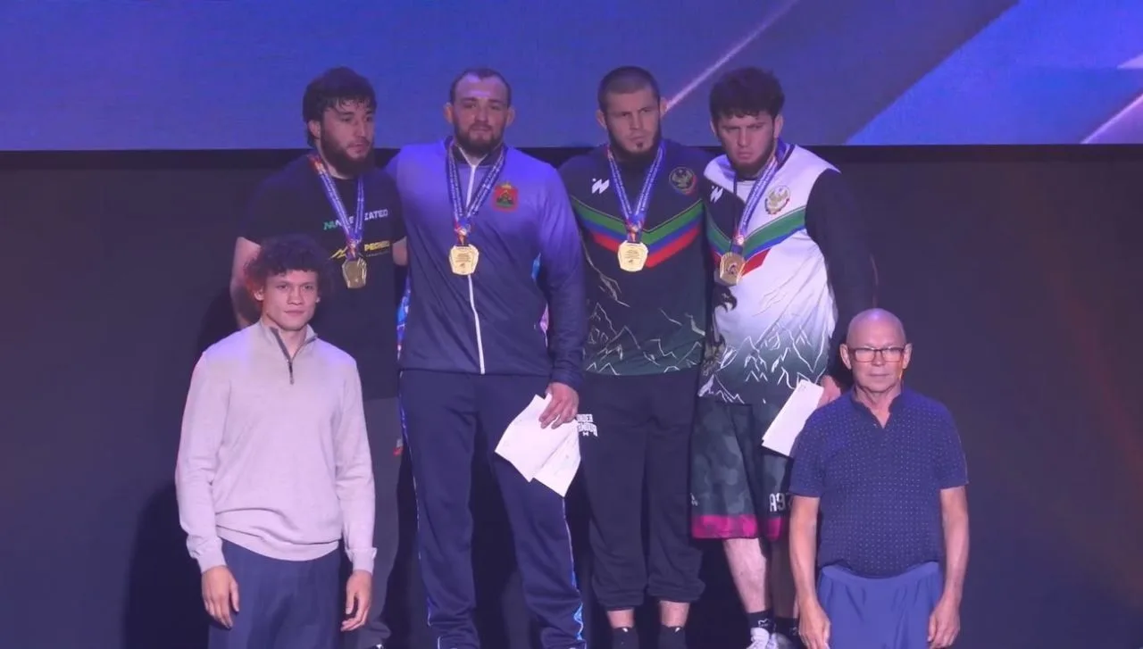 Борец из КБР Азамат Закуев стал серебряным призёром чемпионата России