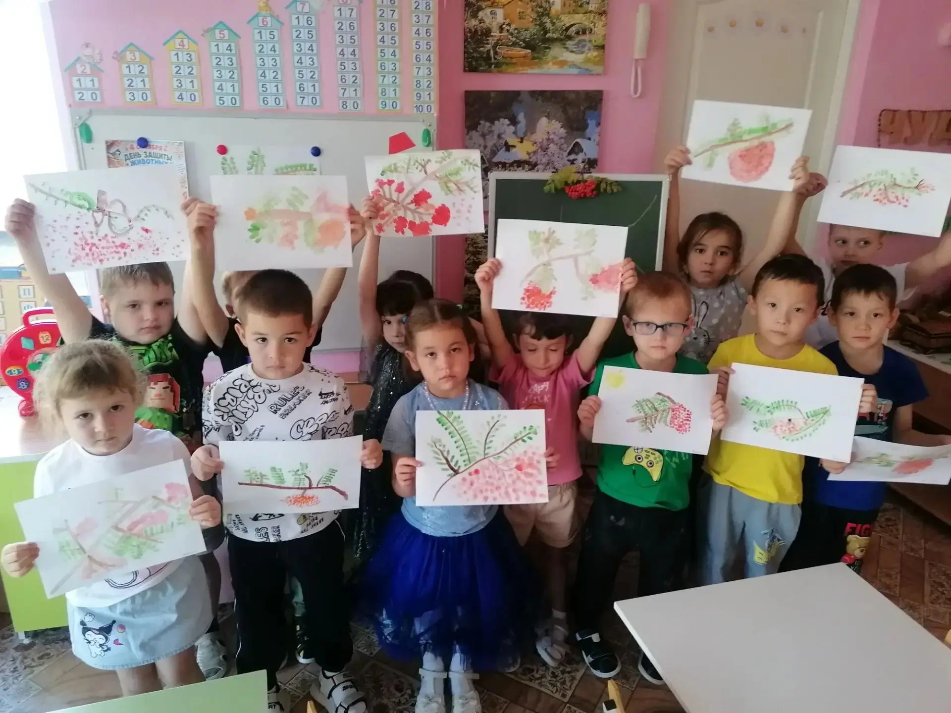 #ГодДошкольногоОбразования  Рисование с натуры "Ветка рябины" в подготовительной группе.