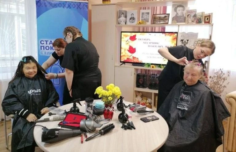 «Добрые ножницы» порадовали пенсионеров в Саранске