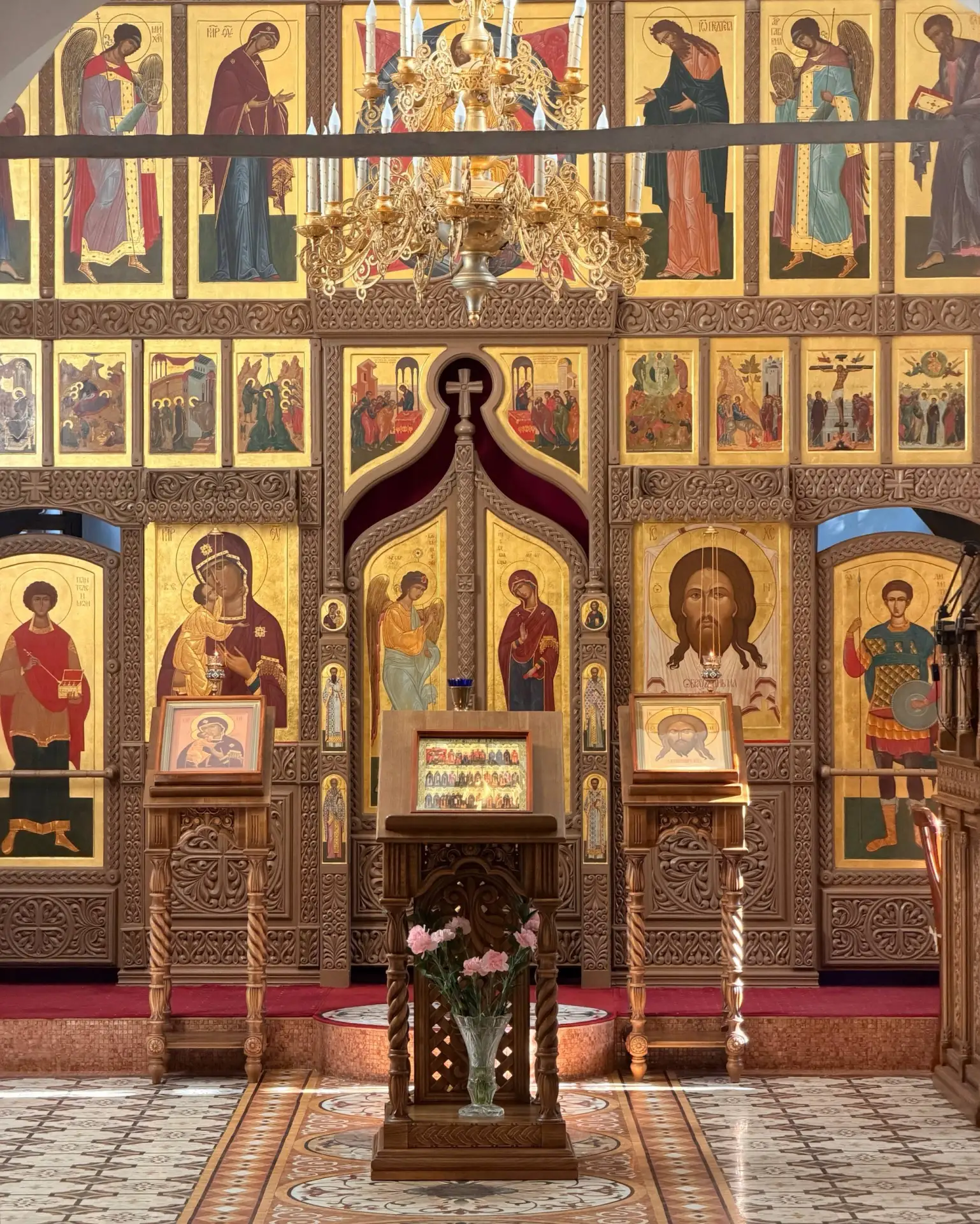 ☀️ Тихо, спокойно и светло, а за окном — солнечный день.