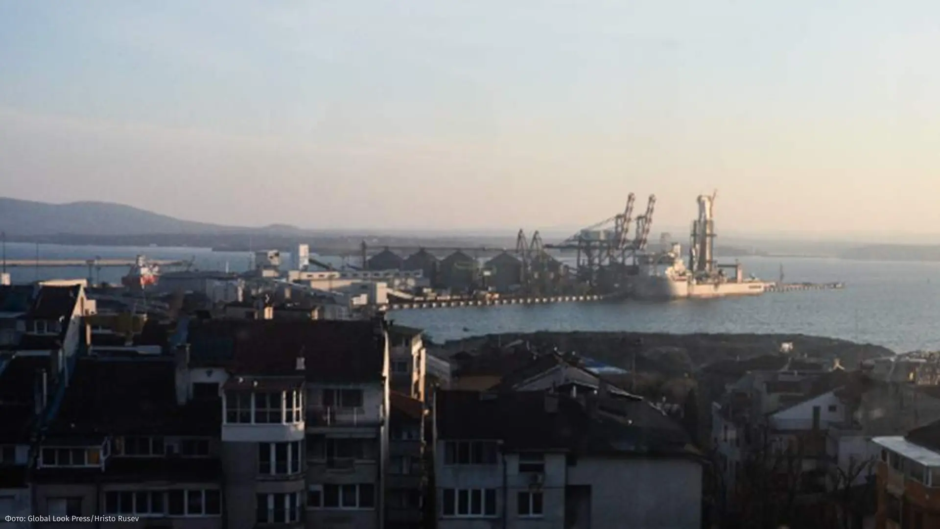 Грузовое судно под флагом Мальты, находящееся в собственности Украины, поражено неизвес...