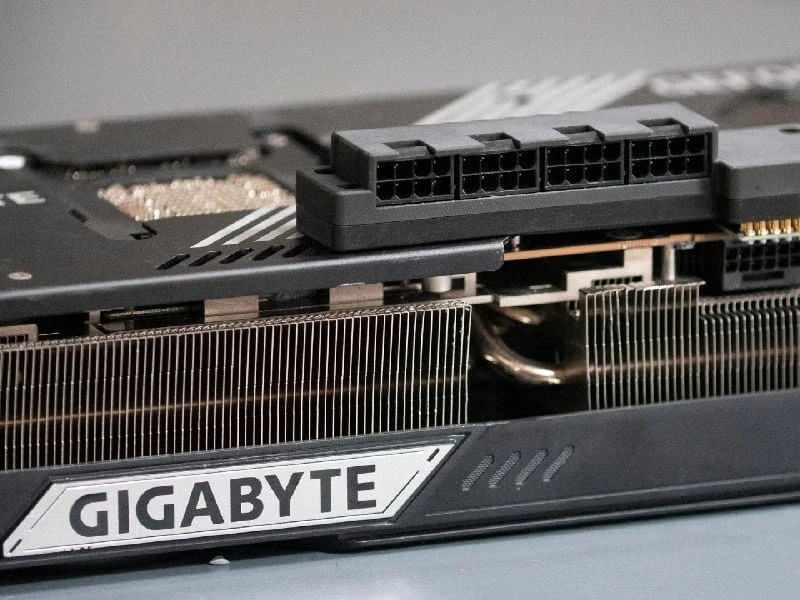 🛠️ Эксперимент с питанием RTX 5090: замена разъёма на четыре PCIe