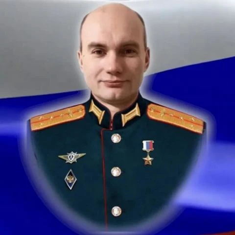 В Череповце школу назвали в честь Героя России.