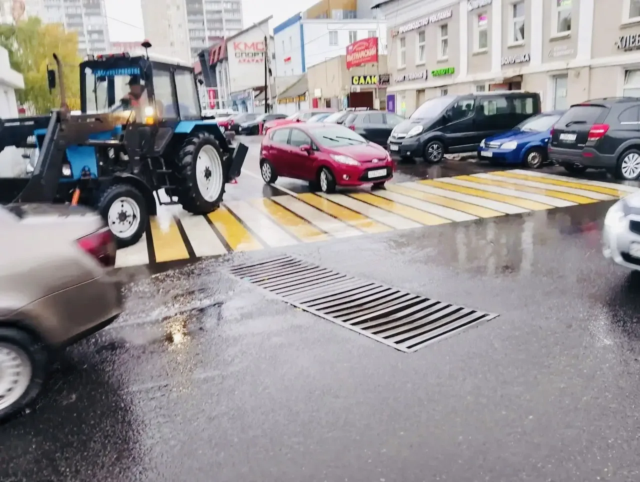 Несмотря на погодные условия, работа в нашем городе не останавливается.