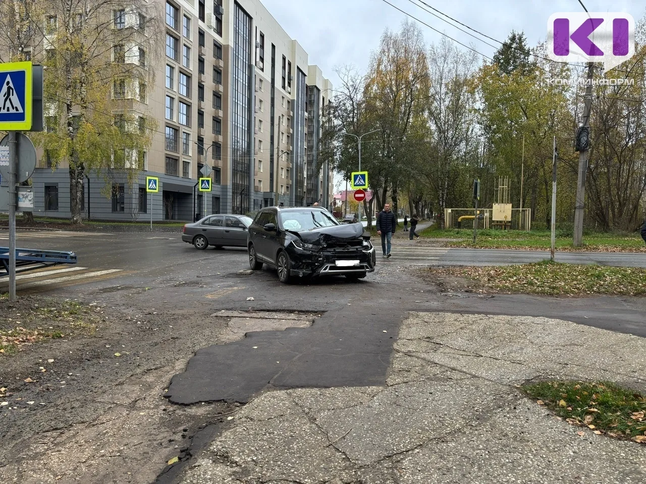 🚨 В Сыктывкаре столкнулись Toyota и Mitsubishi: есть пострадавший