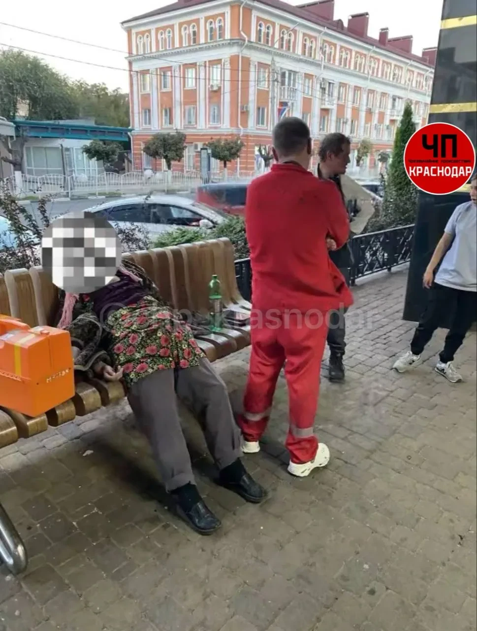 В Армавире сын пытался помешать медикам спасать мать