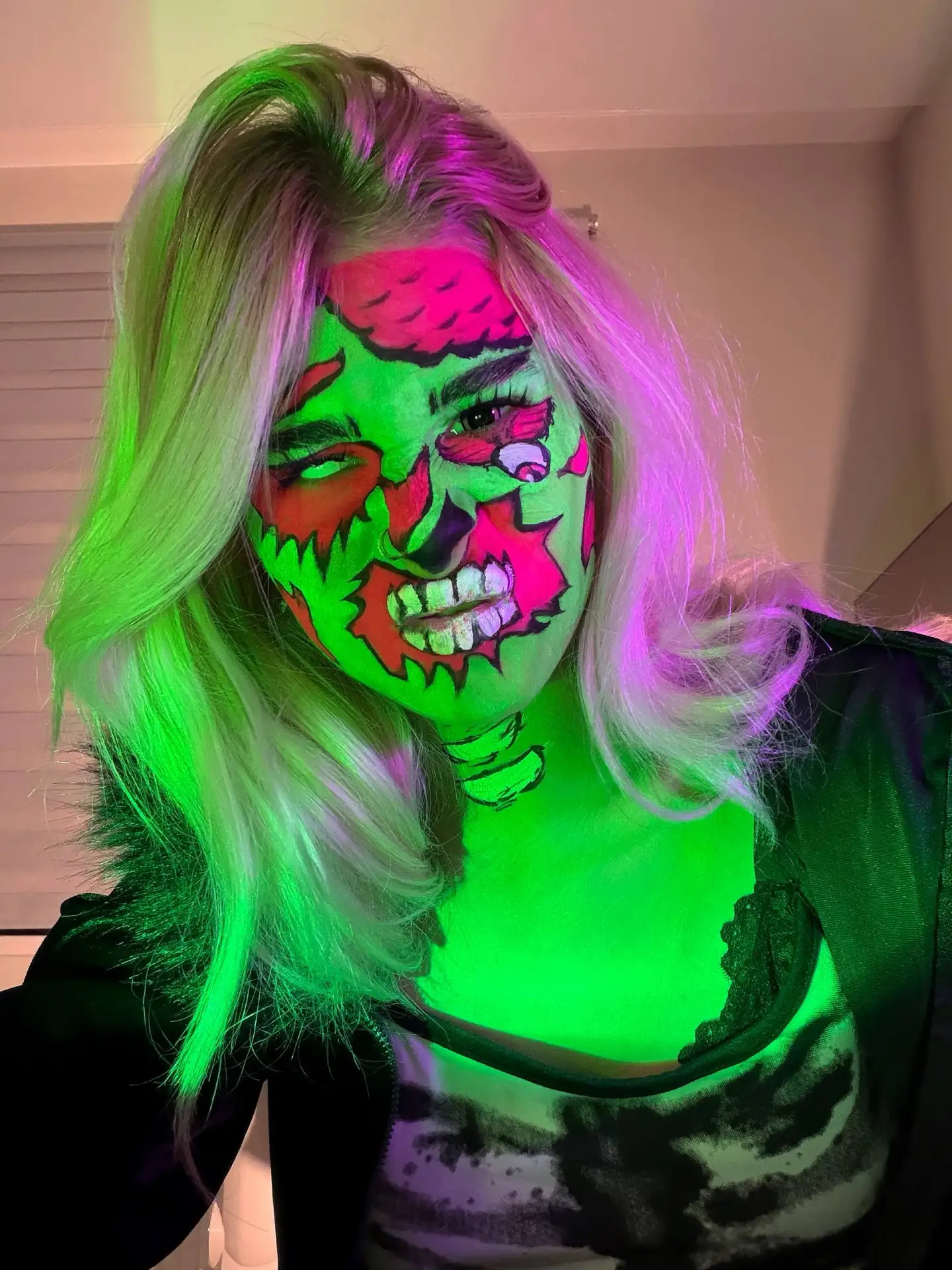 Зомби уже среди нас! 🧟‍♀️🧠 А тем, кто ещё не купил билеты, советуют поберечь мозги… 😱😂