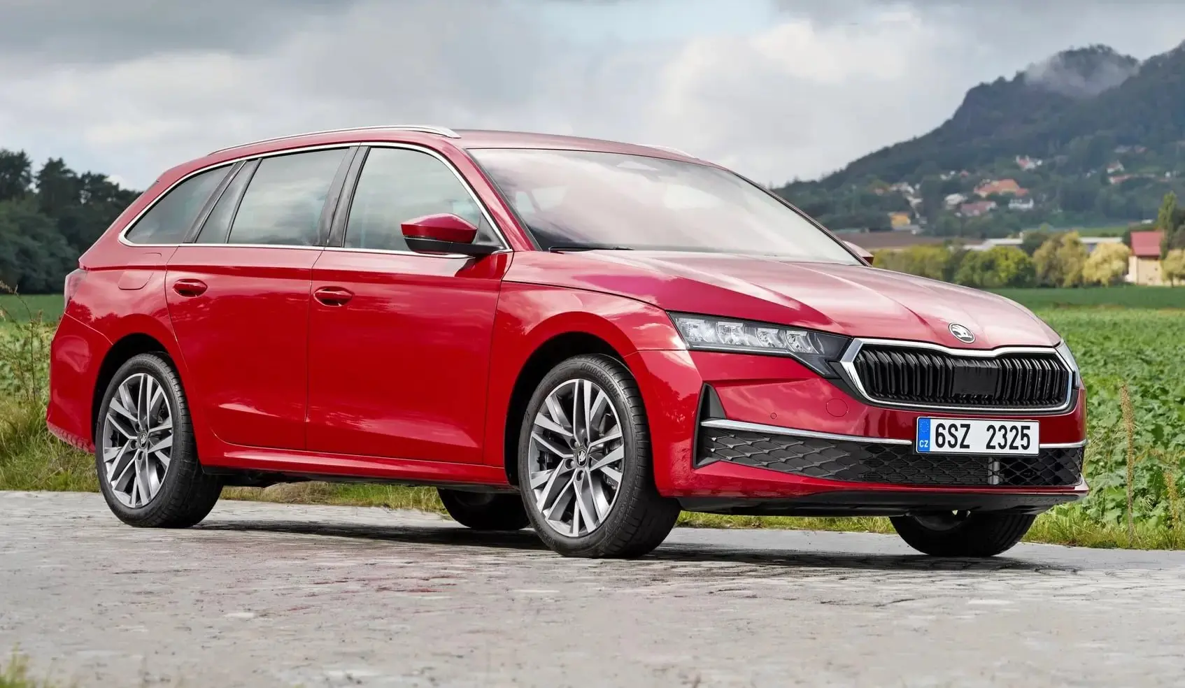 Skoda Octavia получила два новых гибрида