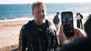 Британский путешественник Карл Бушби вернулся на родную землю спустя 28 лет кругосветно...