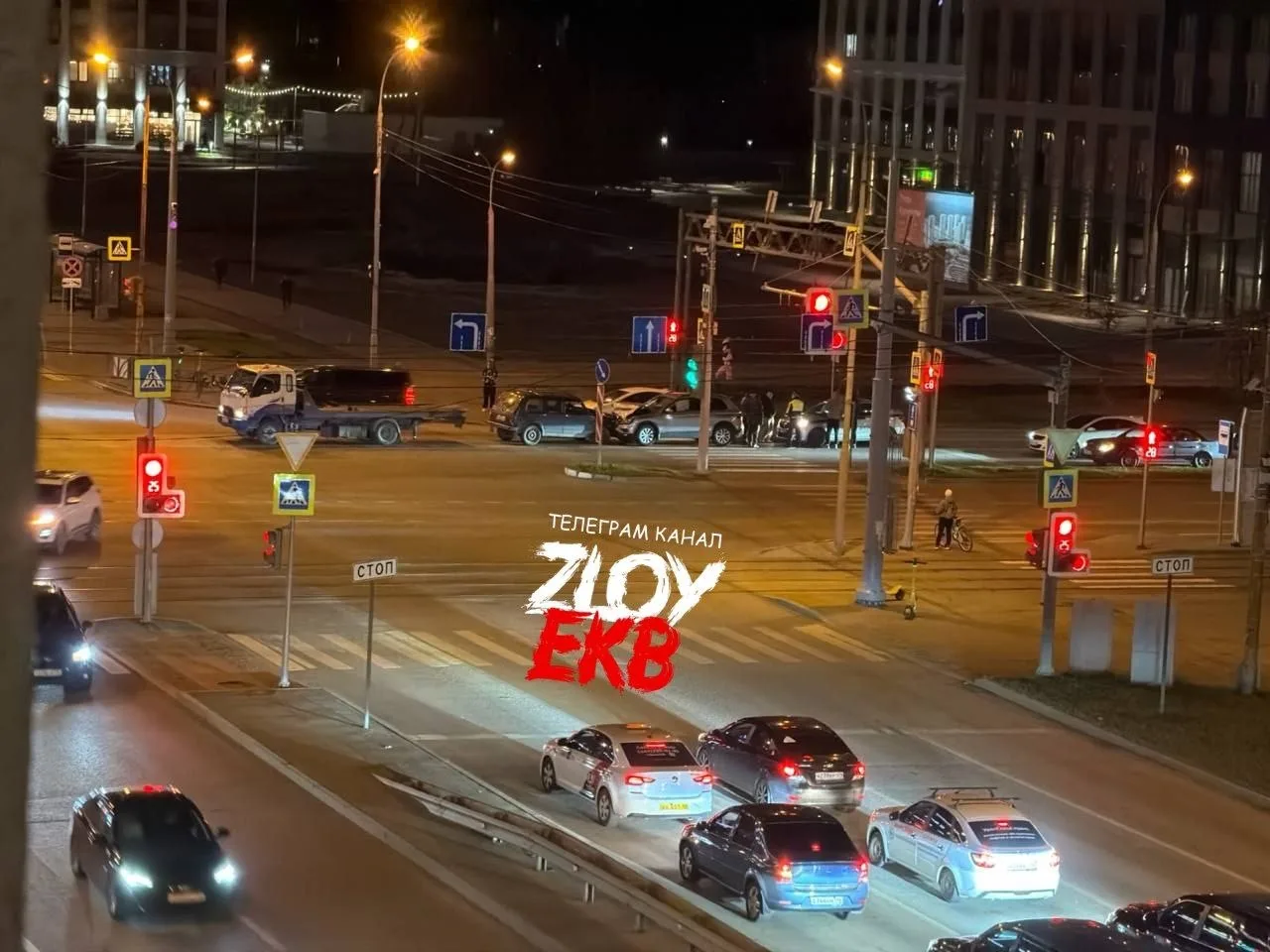 Перекресток Де Геннина - Краснолесье авария, четверка на встречку выехала.