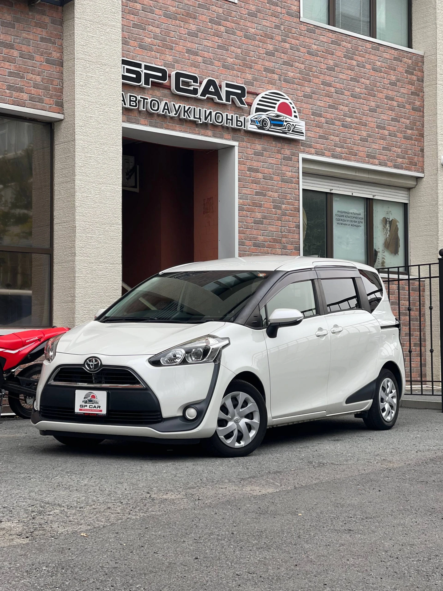🏎 Toyota Sienta 2016 из Японии за 1.069 млн ₽