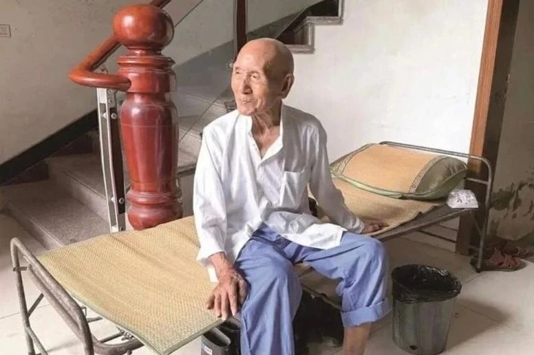 КОЛА — СЕКРЕТ ДОЛГОЛЕТИЯ 101-ЛЕТНЕГО ДЕДА ИЗ КИТАЯ 🥤