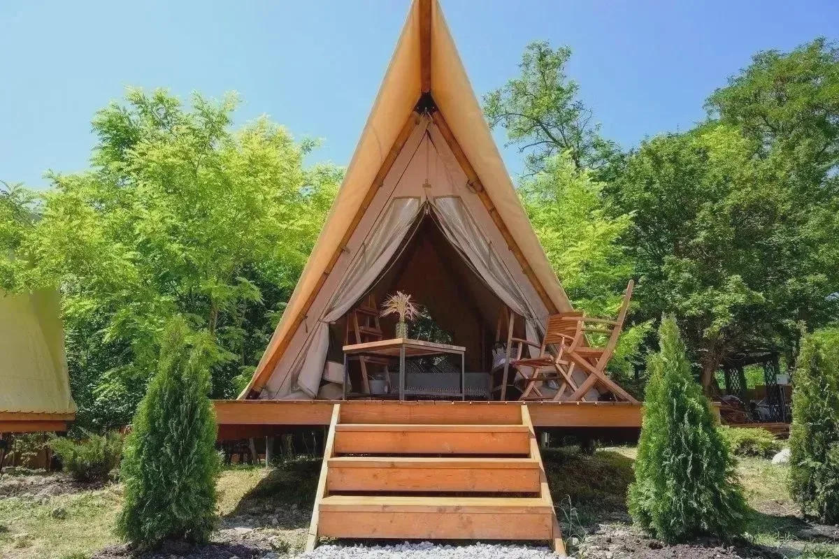 🏕️ Кубань лидирует по отдыху в глэмпингах