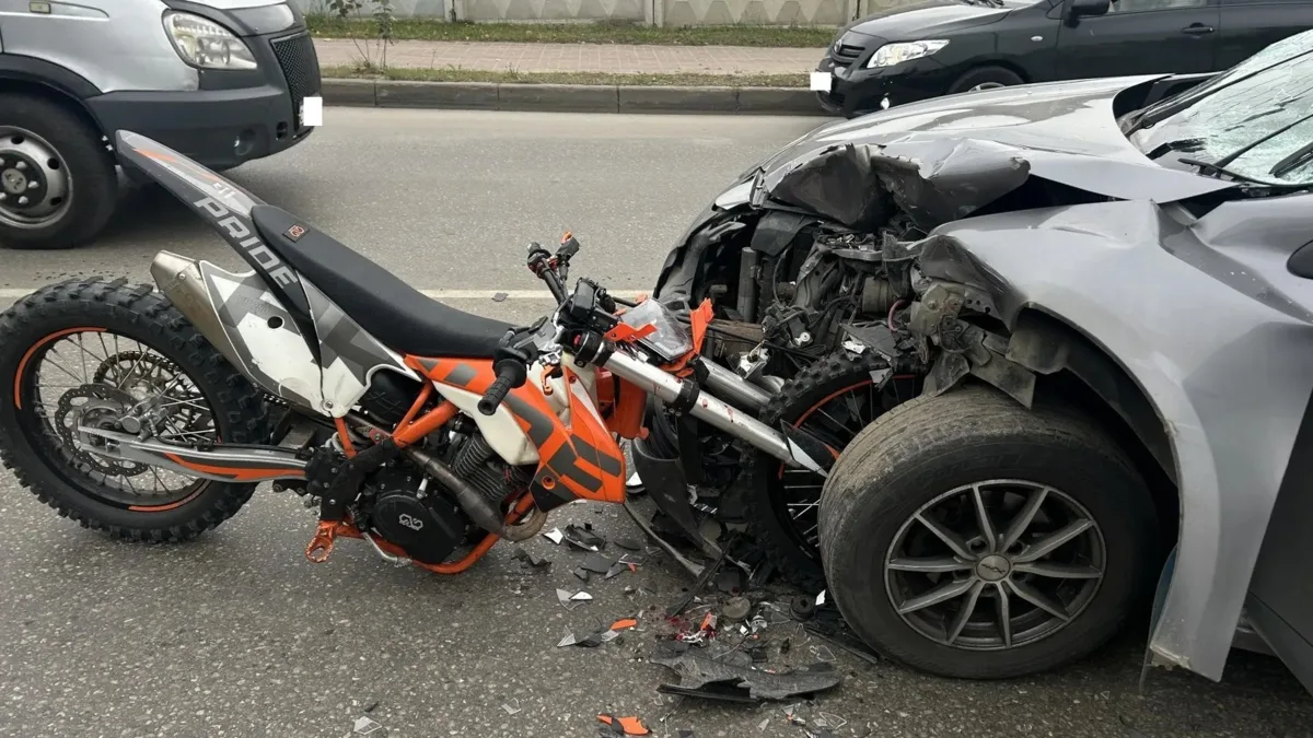 🏍️ Двое подростков на мотоцикле пострадали в ДТП в Калуге
