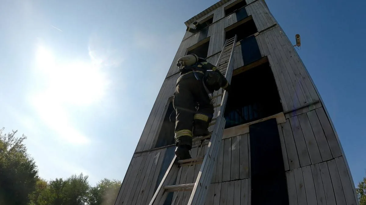 🚒 Воронежские пожарные впервые провели учебный бой с условным пожаром и пострадавшими.