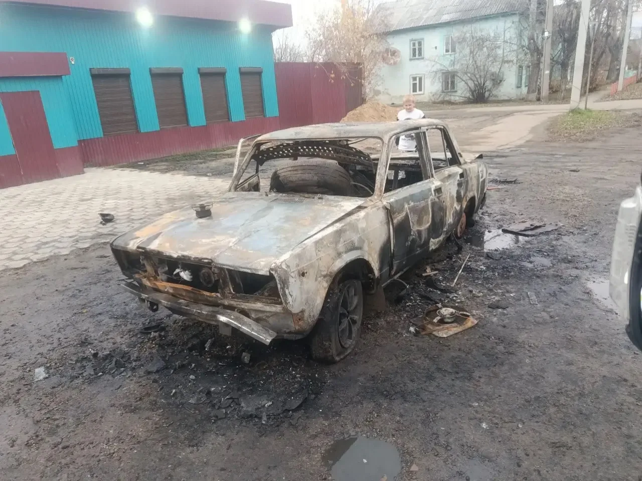 #Зима. Напротив «Разгуляйки» горят «Жигули»