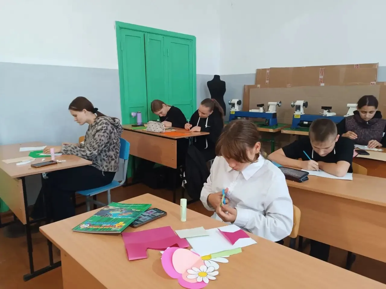 Тепло сердец и мудрость поколений: как в нашей школе прошла акция #Благодарю 🍁🍂