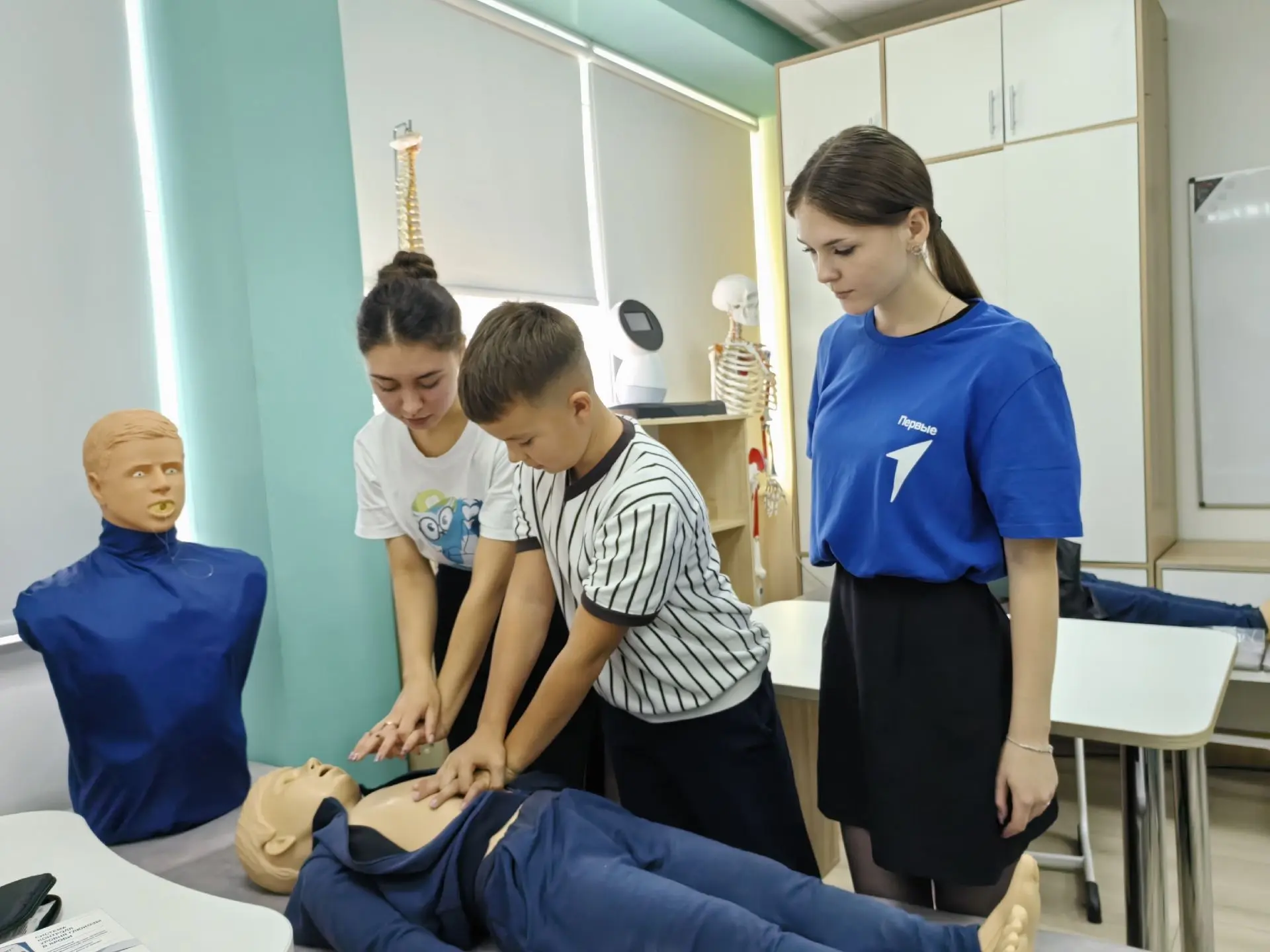 🧑‍⚕️🩺 Учимся спасать жизни: мастер-класс по первой помощи в нашей школе