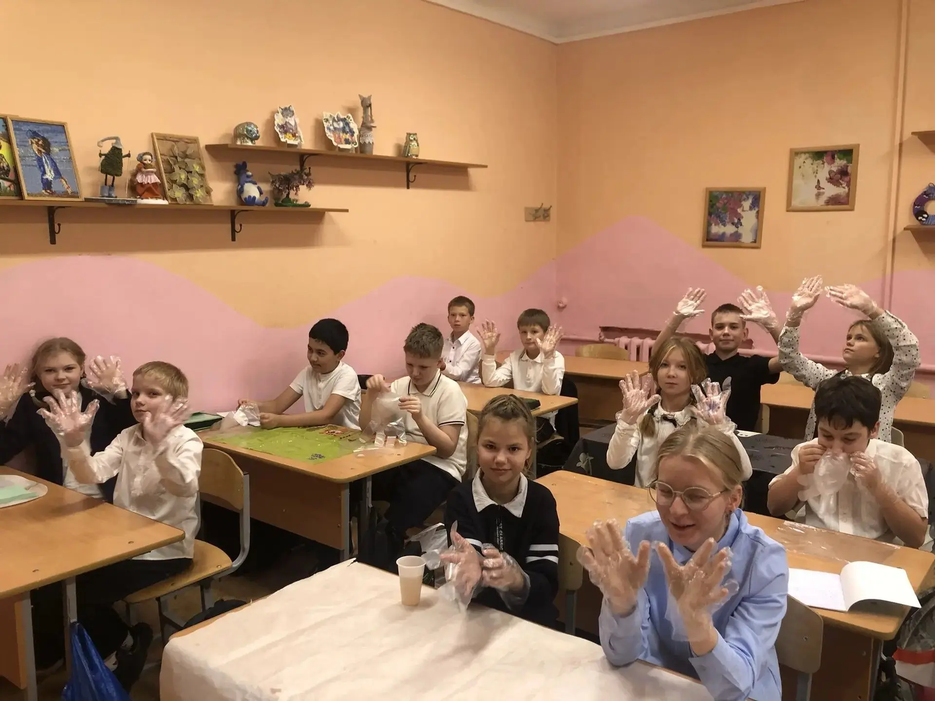 12 октября в рамках уроков технологии обучающиеся готовили бутерброды «закрытые» и «отк...