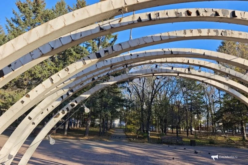 Состояние площади Дружбы запустили