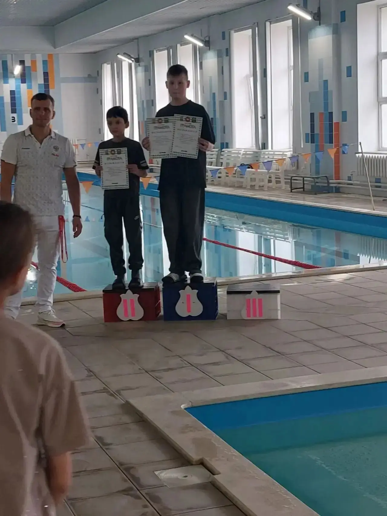 Ученик 5 «З» класса Федотов Степан блестяще выступил на соревнованиях по плаванию, прох...