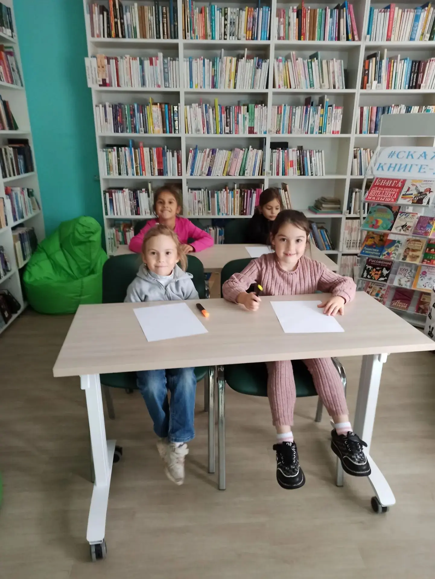 Дети группы " Непоседы" посетили недавно открывшуюся модульную библиотеку села Кривопол...