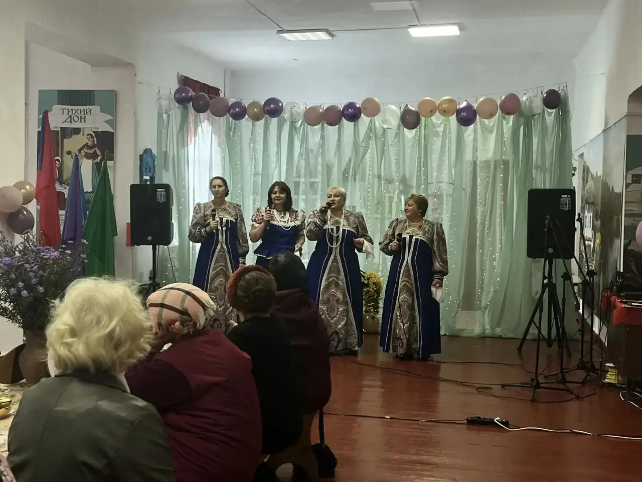 Участники самодеятельности Донского СДК поздравили своих соседей из хутора Сетраки с Дн...