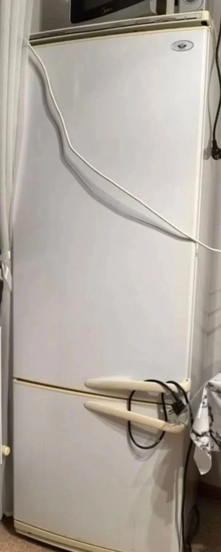Холодильник рабочий даром самовывоз
