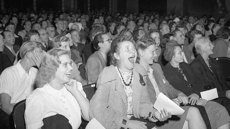 Немецкие зрители смотрят «Великого диктатора»: 1946 год