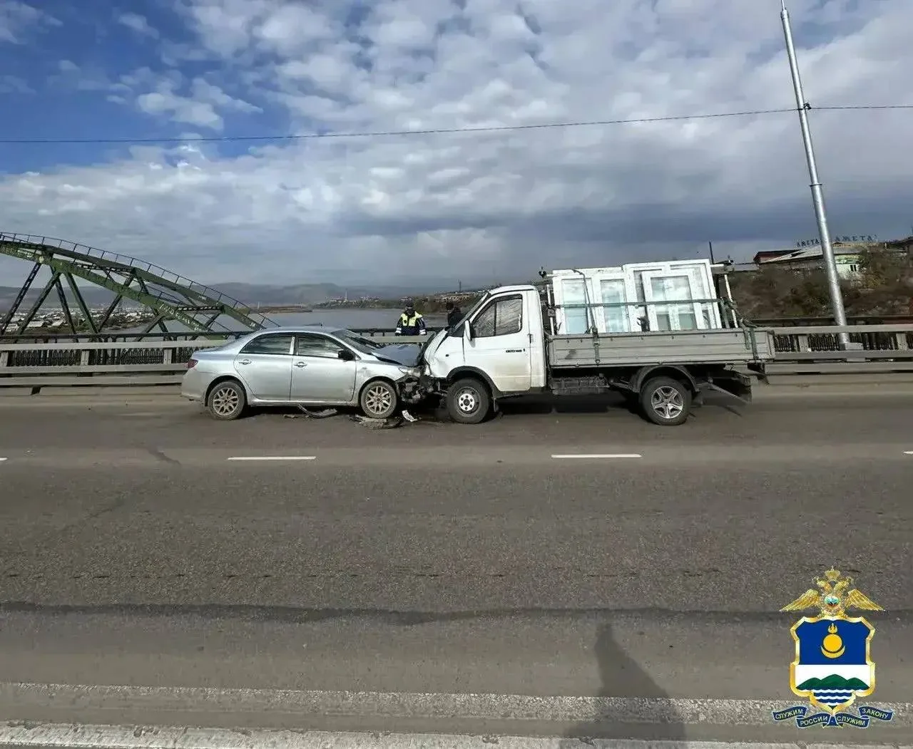 😴 На Селенгинском мосту водитель Toyota Corolla уснул, выехал на встречную полосу и ст...