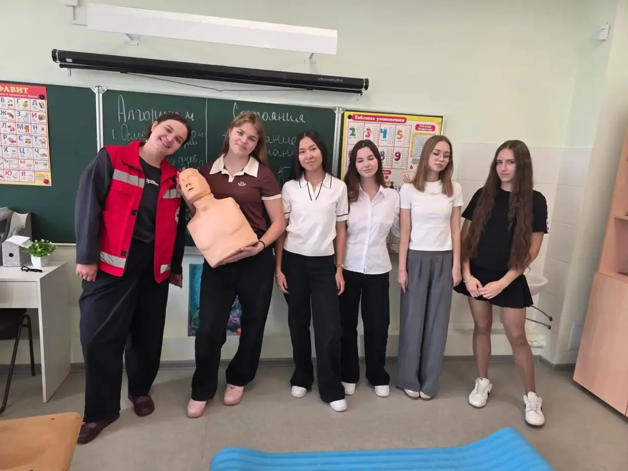 🩺 Сегодня в нашей школе прошёл мастер-класс по первой медицинской помощи, который пров...
