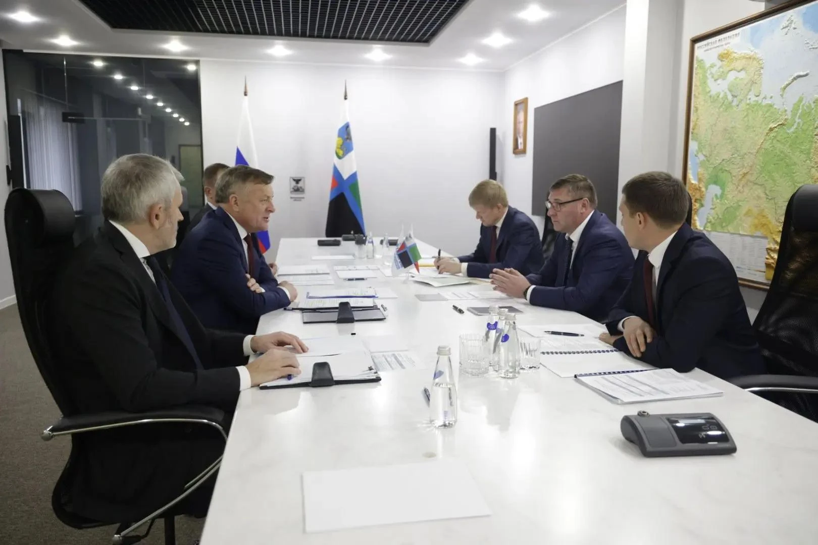 Провёл в Москве рабочую встречу с гендиректором ООО «Газпром межрегионгаз» Сергеем Густ...