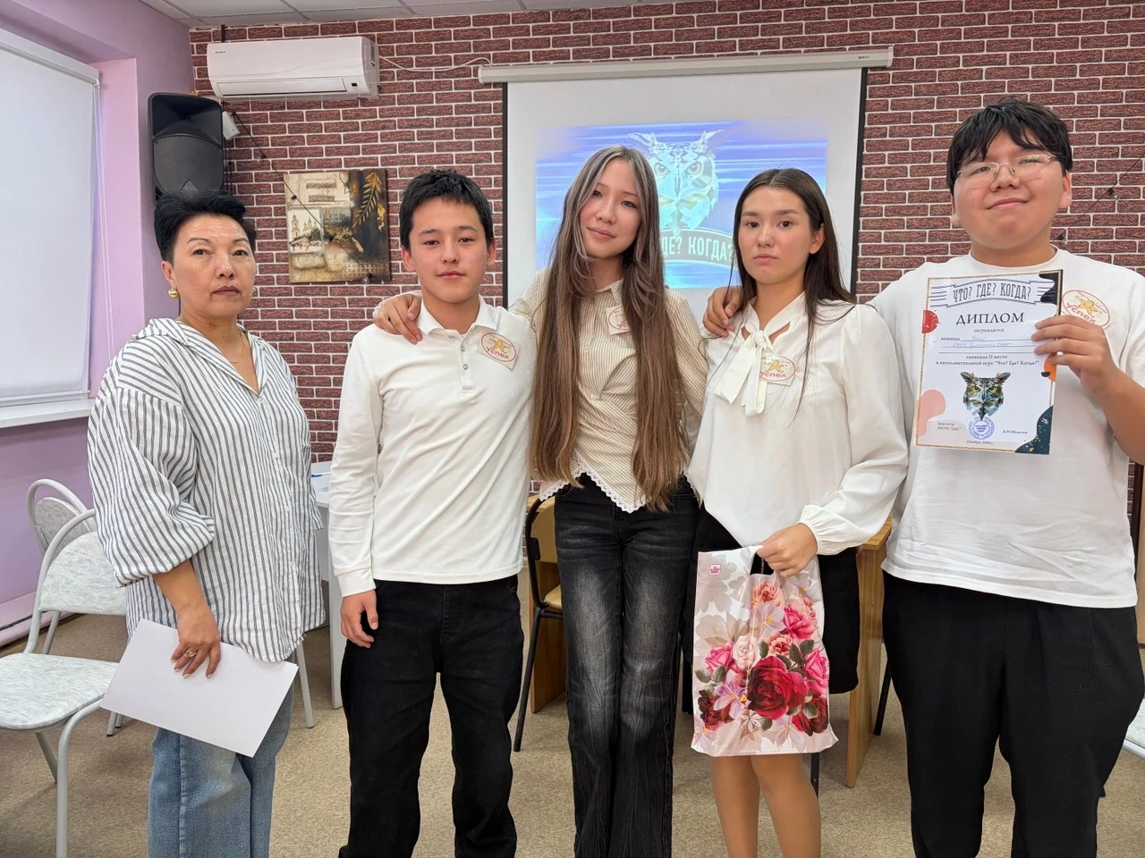 🎓 Серебро районного масштаба! Поздравляем команду «УСПЕХ»!
