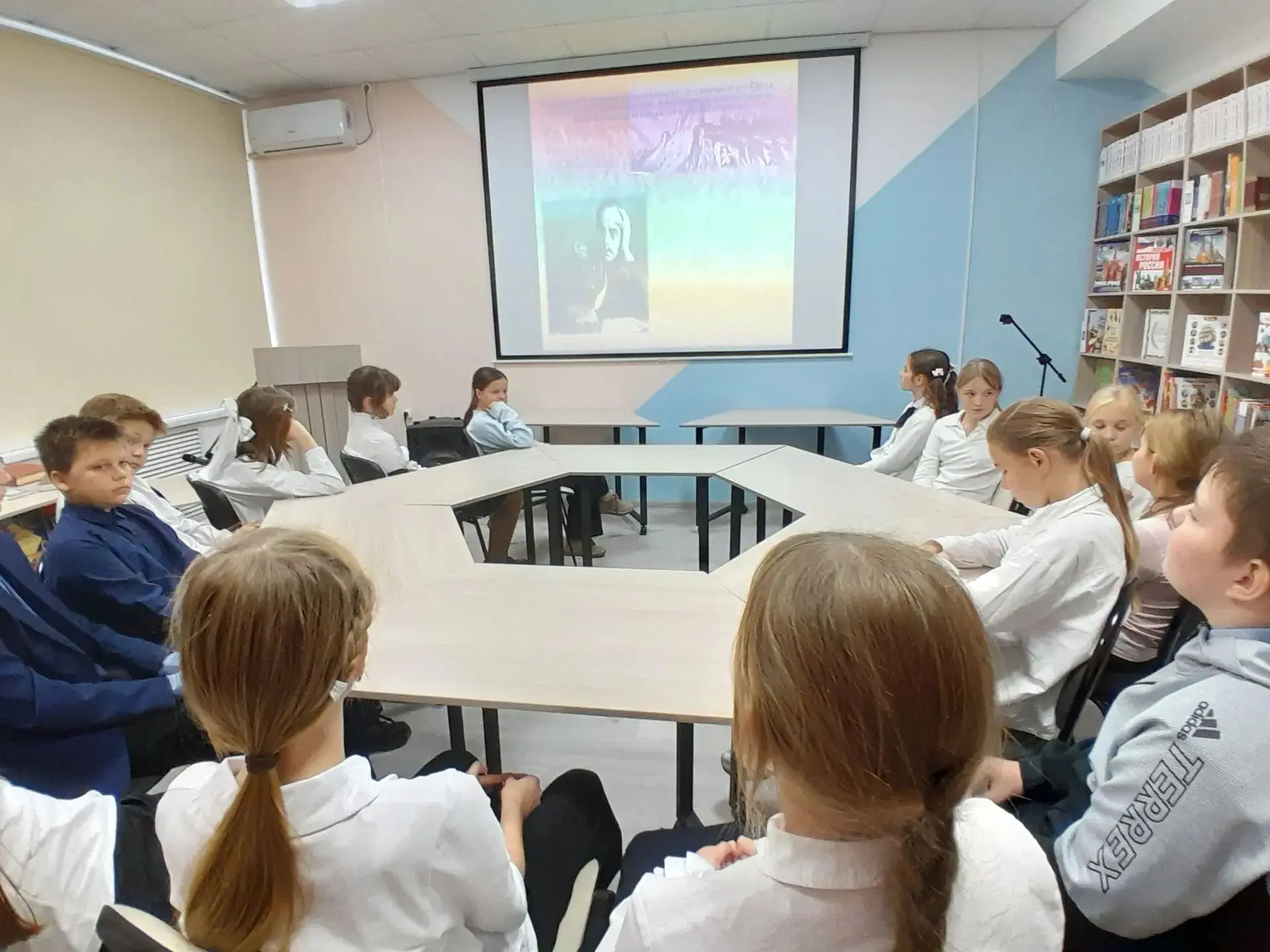 15 октября учащиеся 6а класса принимали участие в мероприятии, посвященном 212 годовщин...